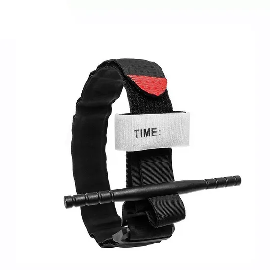 Applicazione medica da combattimento (CAT) con laccio emostatico manuale a una mano